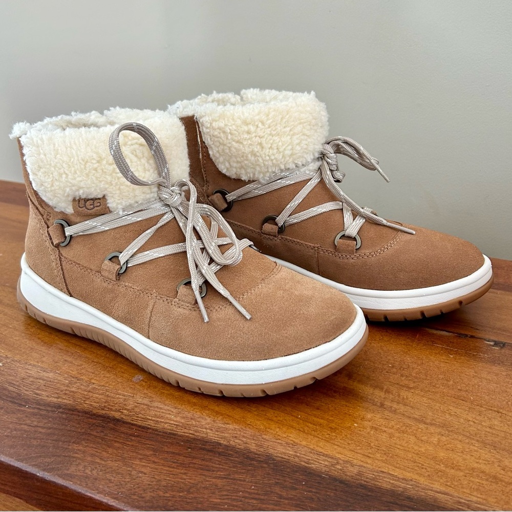 UGG Women's Lakeside Heritage Lace Boots in Chestnut Color- Size 7.5
